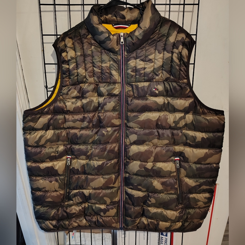 TOMMY HILFIGER Woodland Camo Puffer Vest